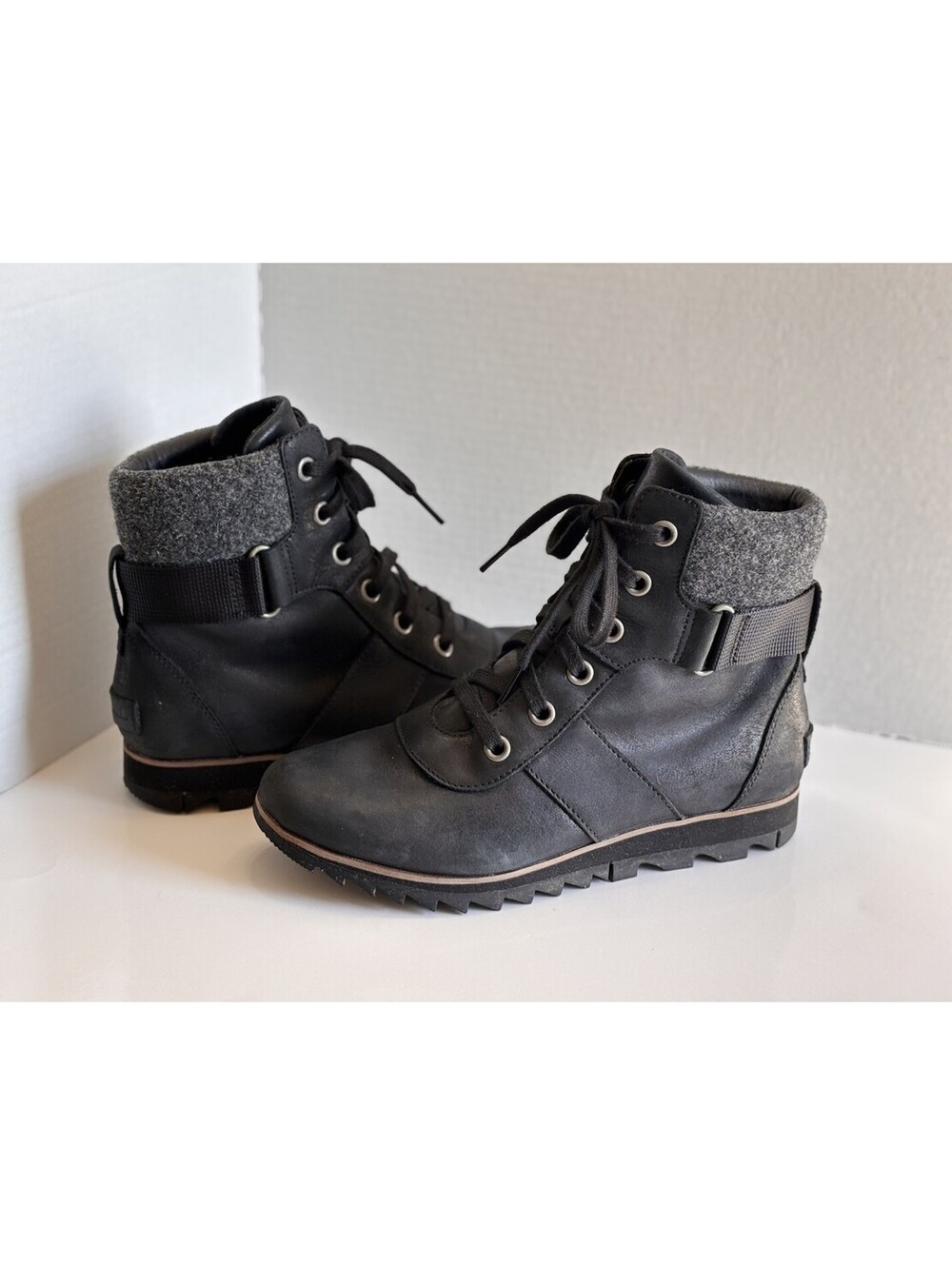 Sorel Harlow Conquest Waterproof Womens 8.5 Black Leather Wedge Lace Ankle Boots
